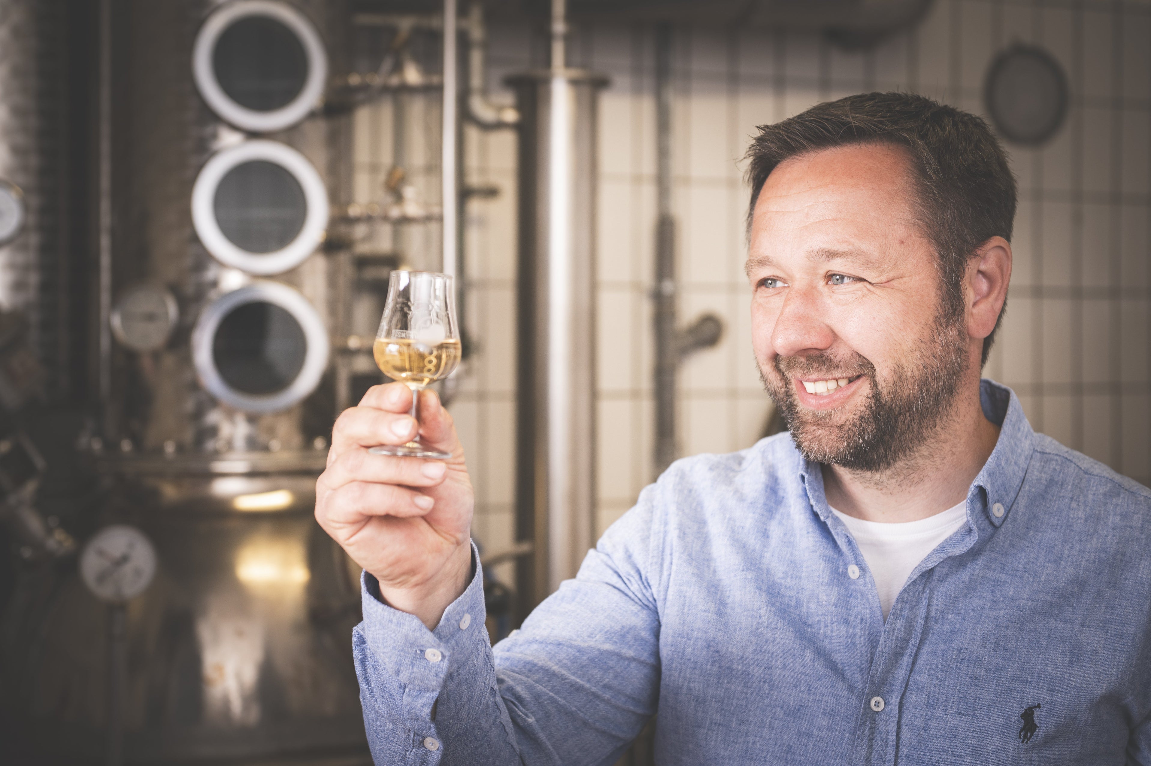 Destillateur Meik Sartorius in seiner Brennerei